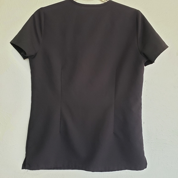 FIGS Casma Three Pocket Scrub Top - Picture 5 of 8